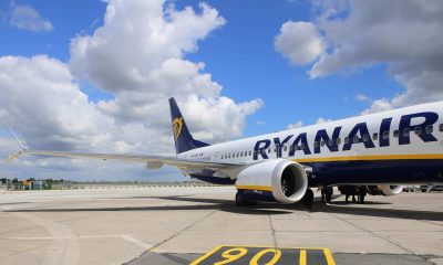 Ryanair și Vola.ro parteneriat oficial – aeronavă Boeing 737 Ryanair pe platformă aeroportuară