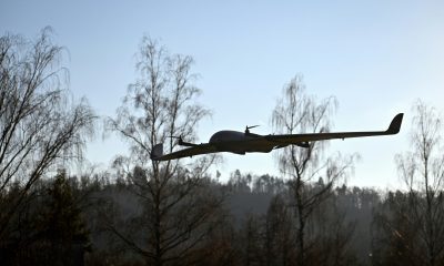 Romaero drone militare – UAV cu aripă fixă în zbor pe cer senin