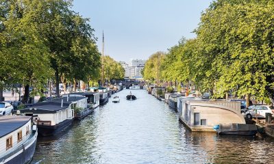 Canal Prinsengracht din Amsterdam cu case plutitoare și bărci, destinație city break Europa 2026