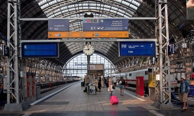 Hala cu peroane din gara Frankfurt (Main), capătul vestic al trenului direct Polonia Germania