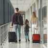 Pasageri într-un aeroport, ilustrare a creșterii cererii pentru zboruri 2026 și a gradului ridicat de ocupare al aeronavelor