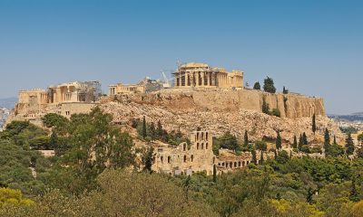 Acropola Atenei văzută de pe Dealul Filopappos cu Odeonul lui Herodes Atticus în prim-plan, city break Atena 1 Mai 2026