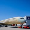 Primul Airbus A350-1000ULR MSN707 pentru Qantas Project Sunrise tracționat din hangarul Airbus Toulouse la rollout-ul din 12 aprilie 2026