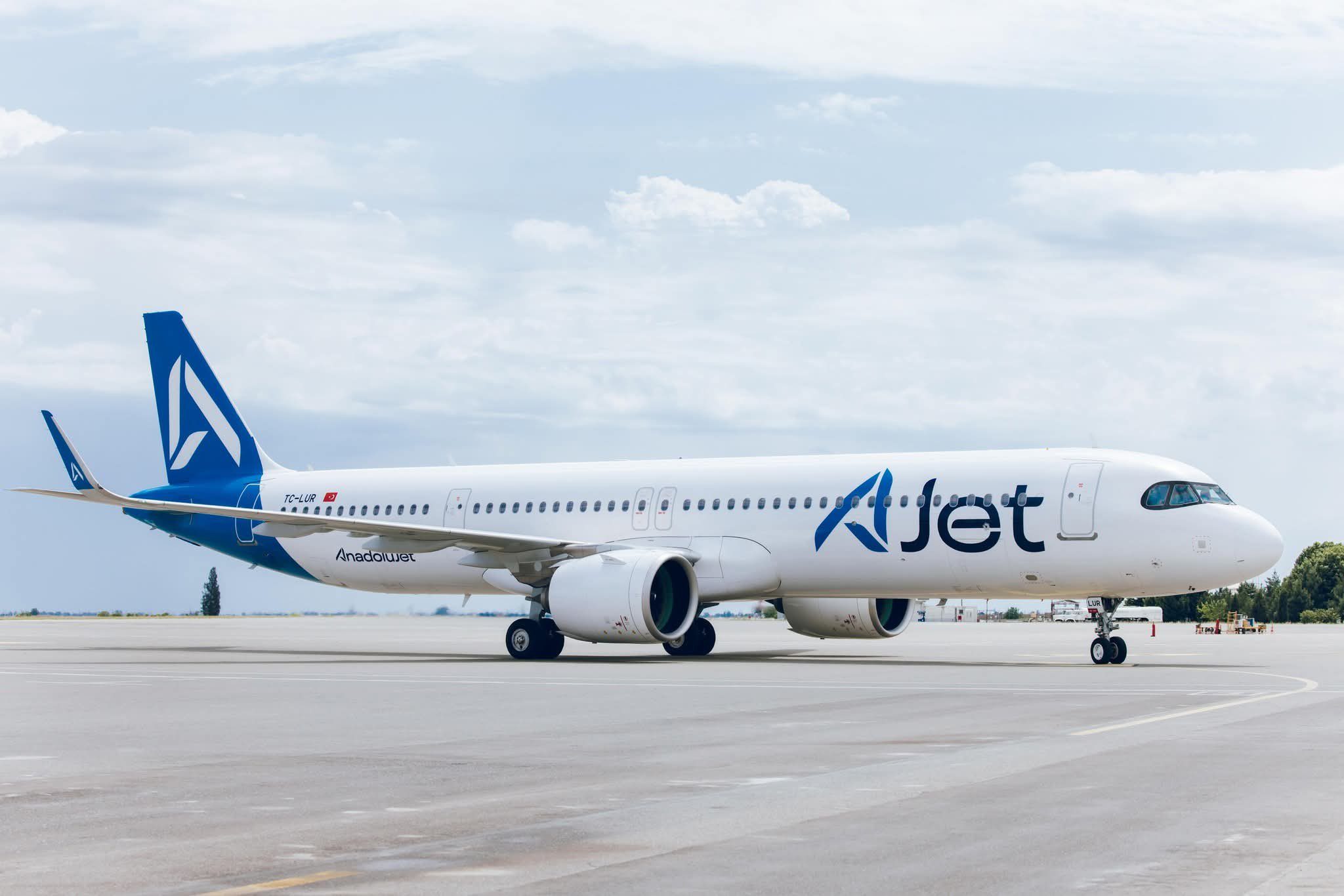 Avion AJet pe pistă. Compania va opera zboruri directe AJet Iași Istanbul din 29 mai 2026