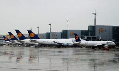 Terminal aeroport Frankfurt cu tablou de zboruri anulate în timpul grevei Lufthansa aprilie 2026