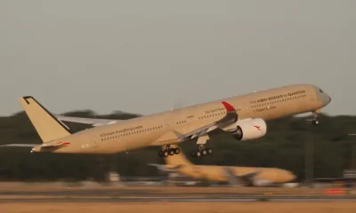 Airbus A350-1000ULR al Qantas decolând, aeronava destinată cursei zbor direct Sydney Londra