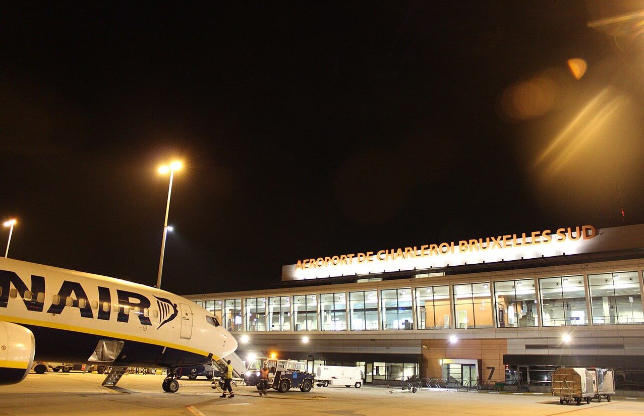 Aeronavă Ryanair la terminalul aeroportului Charleroi Bruxelles Sud
